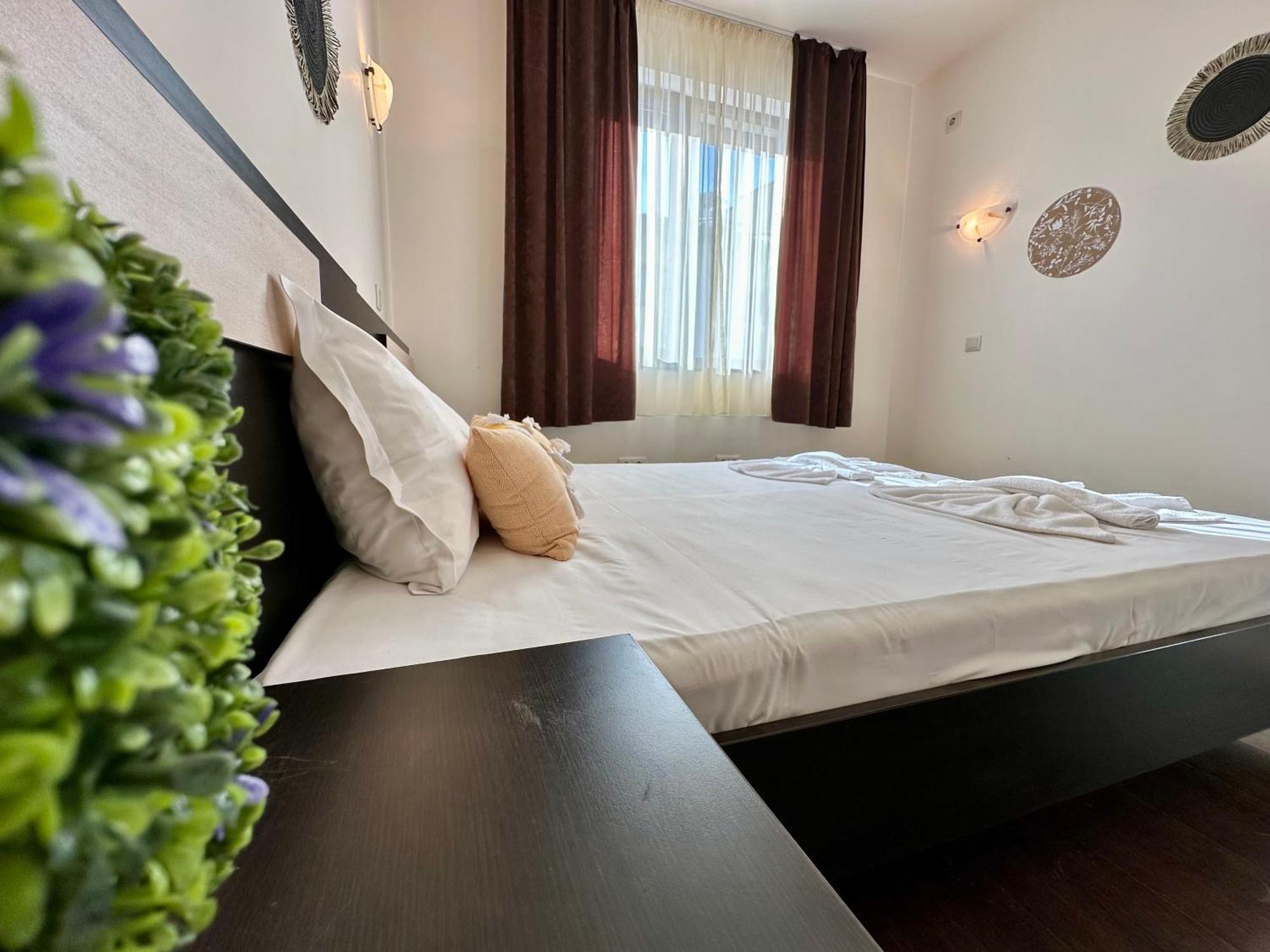 Menada Imperial Heights Villas Sunny Beach Exterior foto
