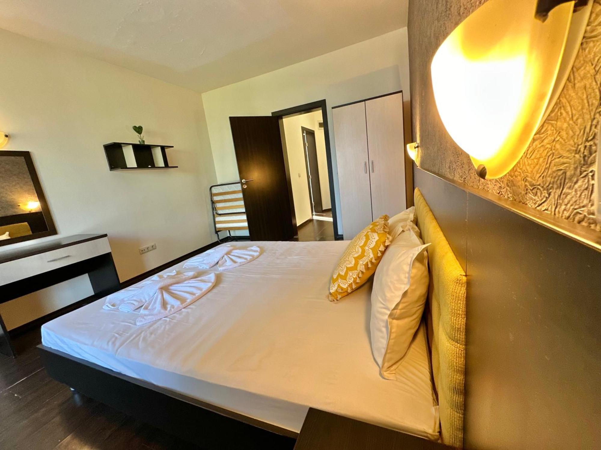 Menada Imperial Heights Villas Sunny Beach Exterior foto