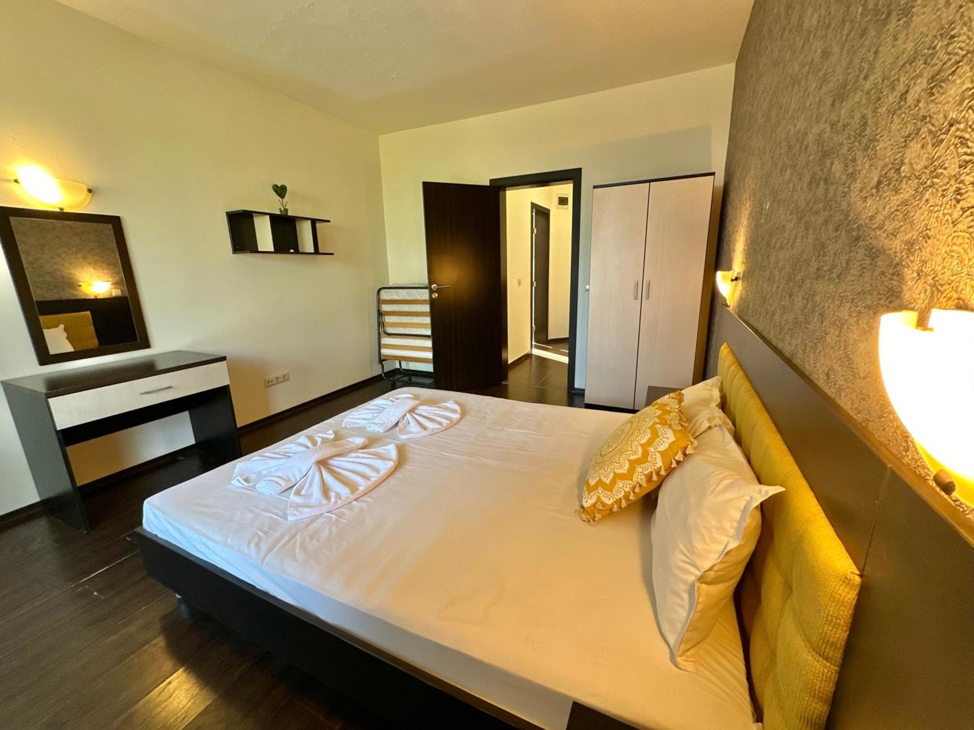 Menada Imperial Heights Villas Sunny Beach Exterior foto