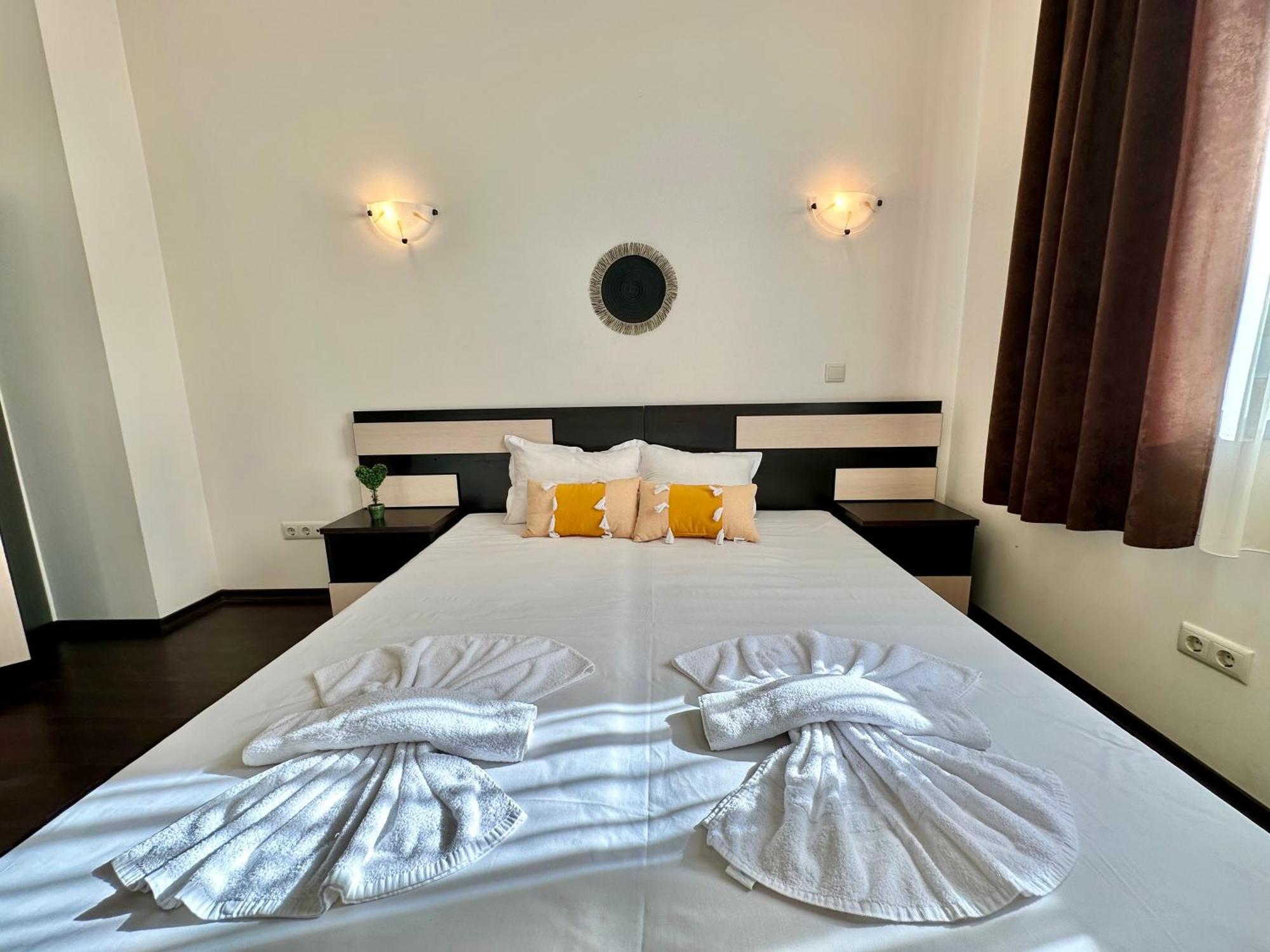 Menada Imperial Heights Villas Sunny Beach Exterior foto